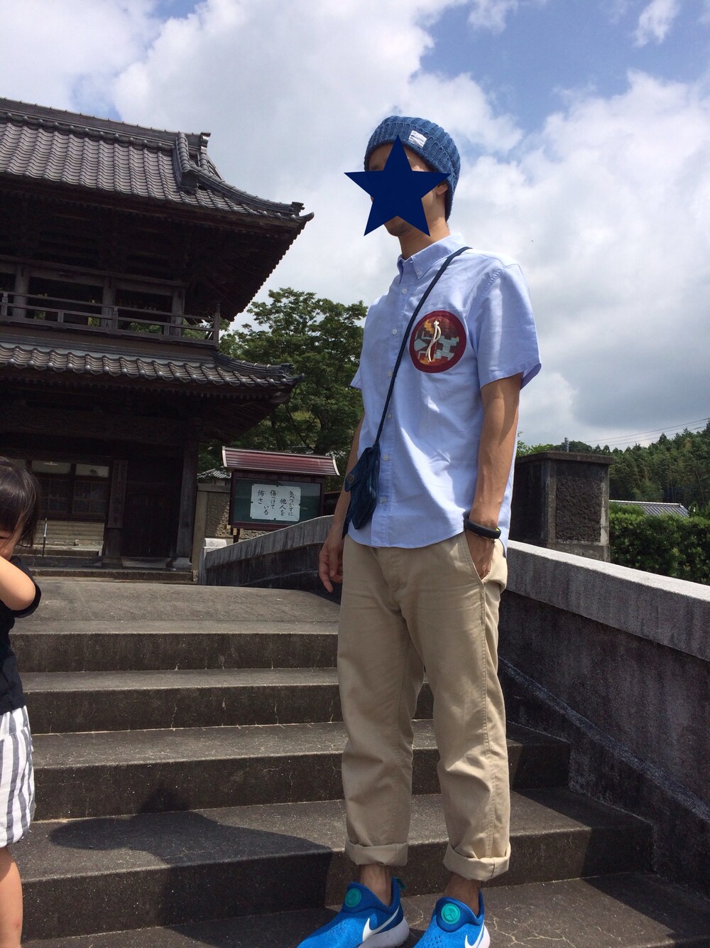「青いTシャツ、スニーカー、ニット帽、visvim、ナイキ」｜「GLOBAL WORKの綿麻ワッチキャップFW/549792【GLOBAL WORK】（ニットキャップ/ビーニー、ブルー系）」を使った、HALnon14さん（メンズ・170cm）の夏コーディネートの1枚目の写真