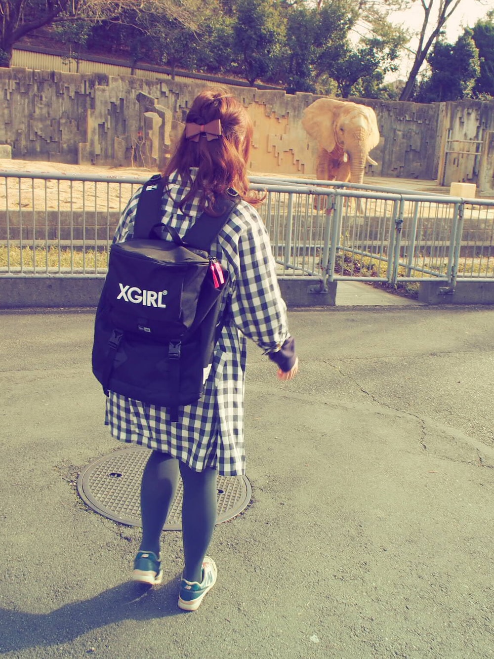 「リュックサック、コラボ、エックスガール」｜「X-girlのX-girl×NEW ERA RUCKSACK（バックパック/リュック、ブラック系）」を使った、みぽにょさん（レディース・159cm）の冬コーディネートの1枚目の写真