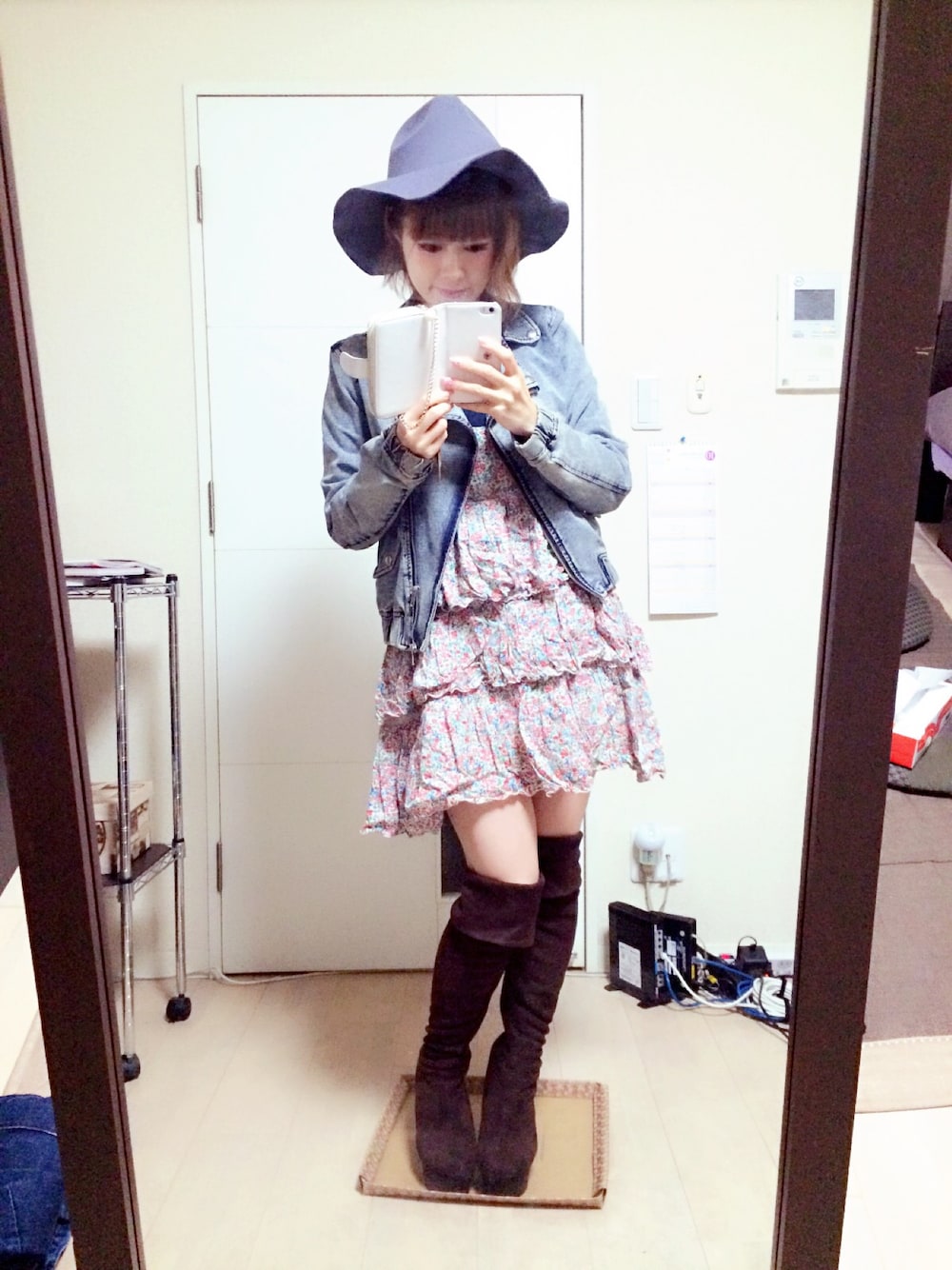 「女の子、フリルワンピース、WC、デニムライダース」｜「WCのティアードワンピース（ワンピース、ピンク系）」を使った、さらたんさん（レディース・149cm）の秋コーディネートの1枚目の写真
