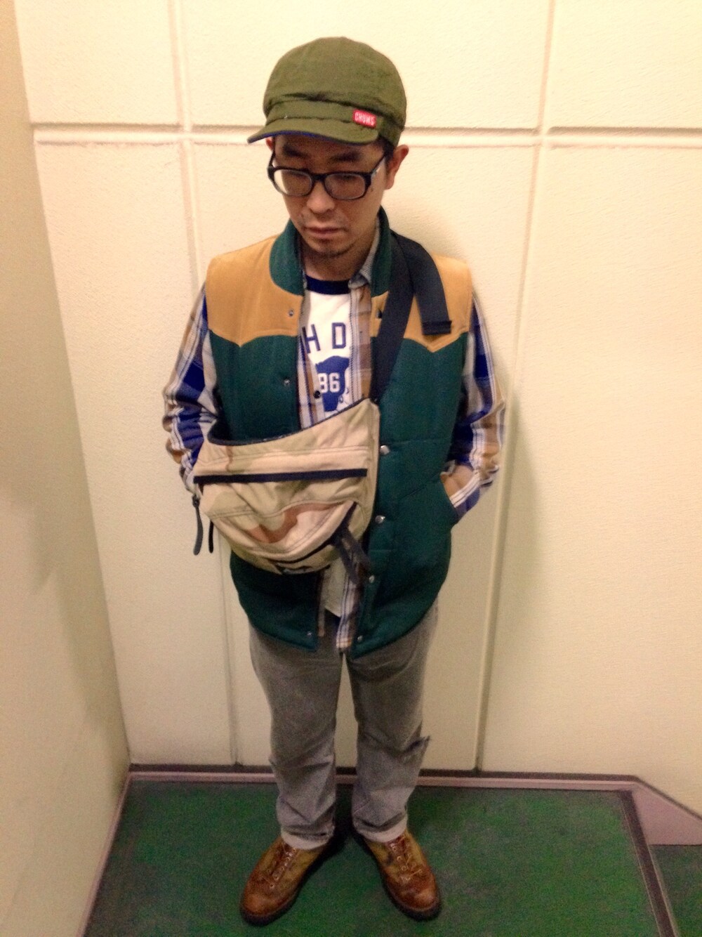 「gym masterのアイテム（ベスト、グリーン系）」を使った、Gaku.さん（メンズ・165cm）の春コーディネートの1枚目の写真