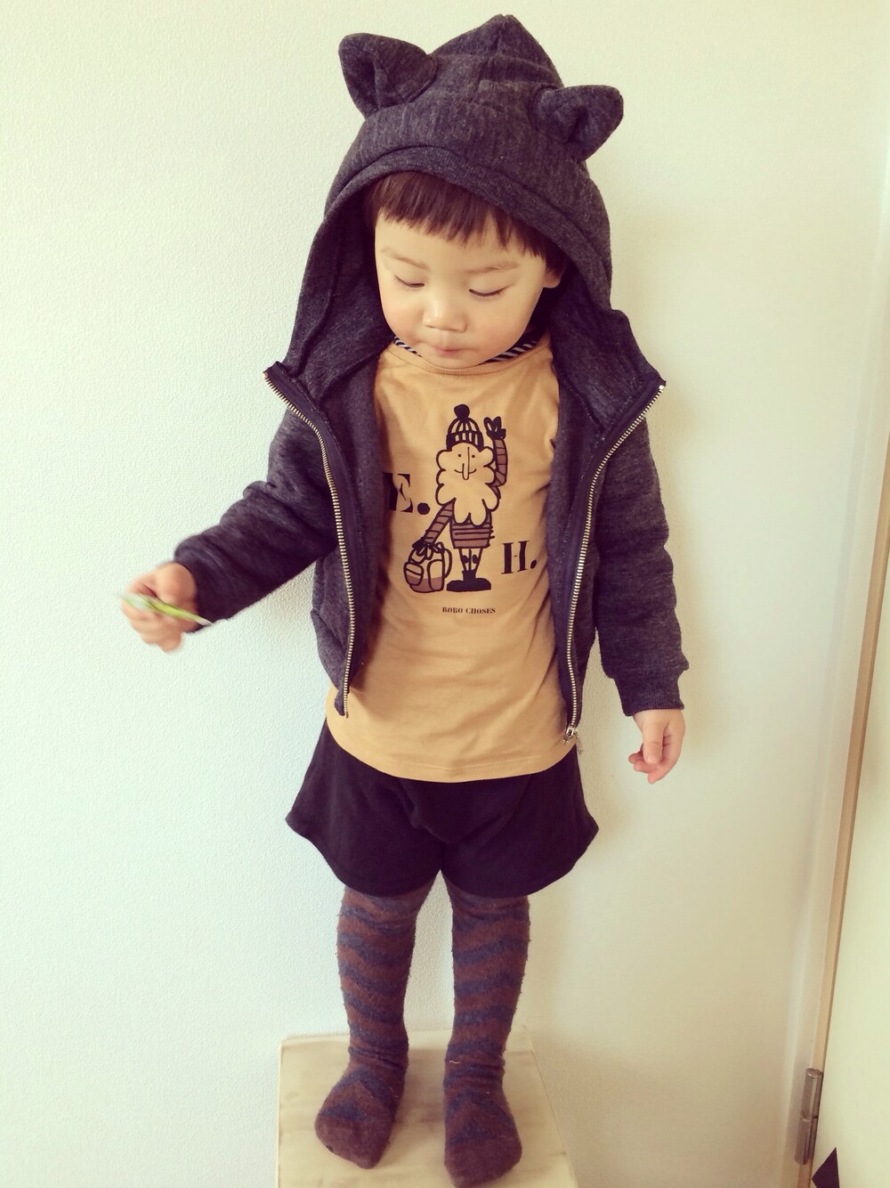 「kids、talc、bobochoses」｜「こども ビームスのZOOM / T-ストラップシューズ (12.5～14.5㎝)（その他シューズ、ブラック系）」を使った、eightmaaanさん（キッズ・90cm）の春コーディネートの1枚目の写真