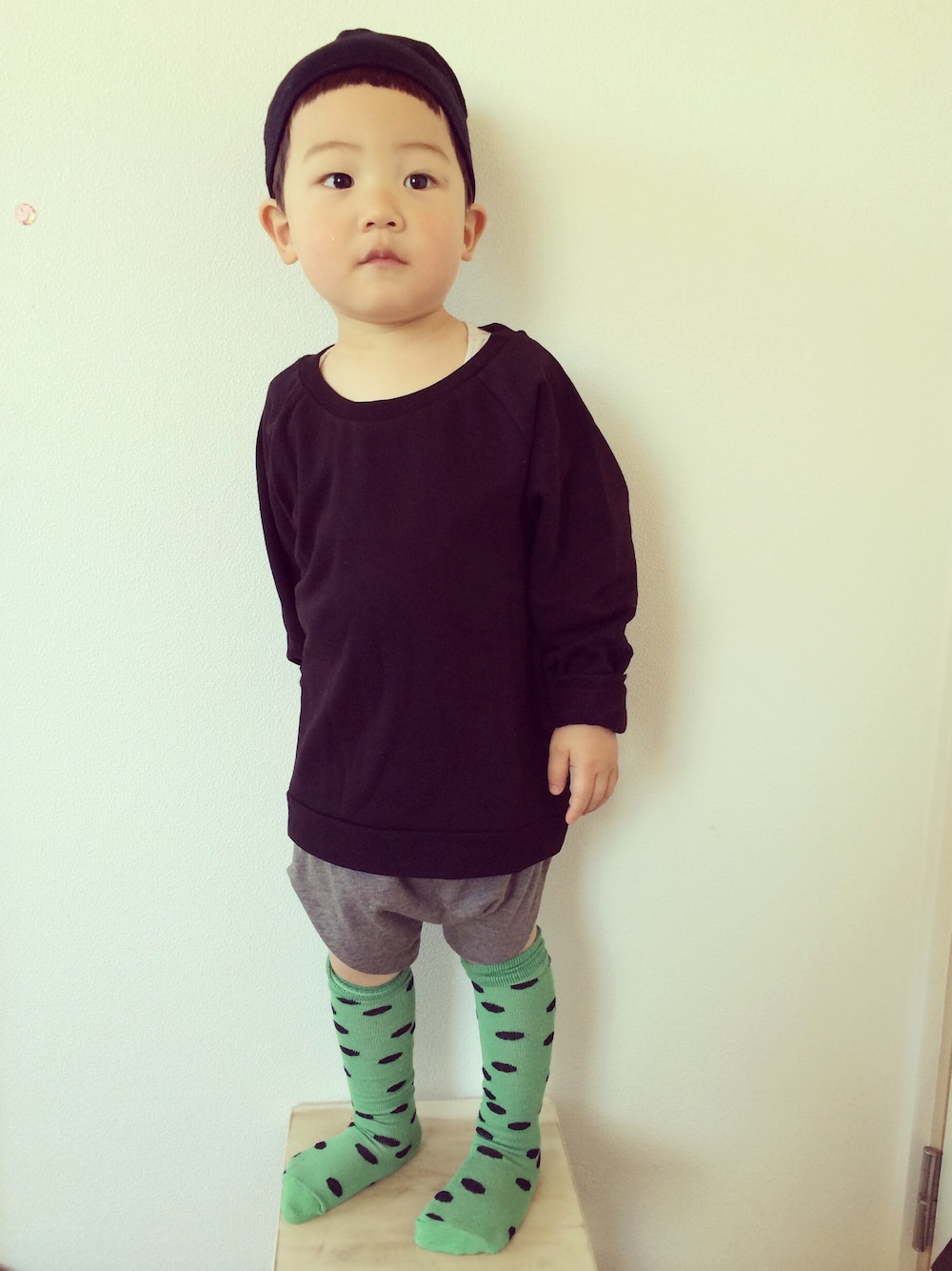 「bobochoses、popupshop、ブラック×グレー」｜「こども ビームスのZOOM / T-ストラップシューズ (12.5～14.5㎝)（その他シューズ、ブラック系）」を使った、eightmaaanさん（キッズ・90cm）の春コーディネートの1枚目の写真