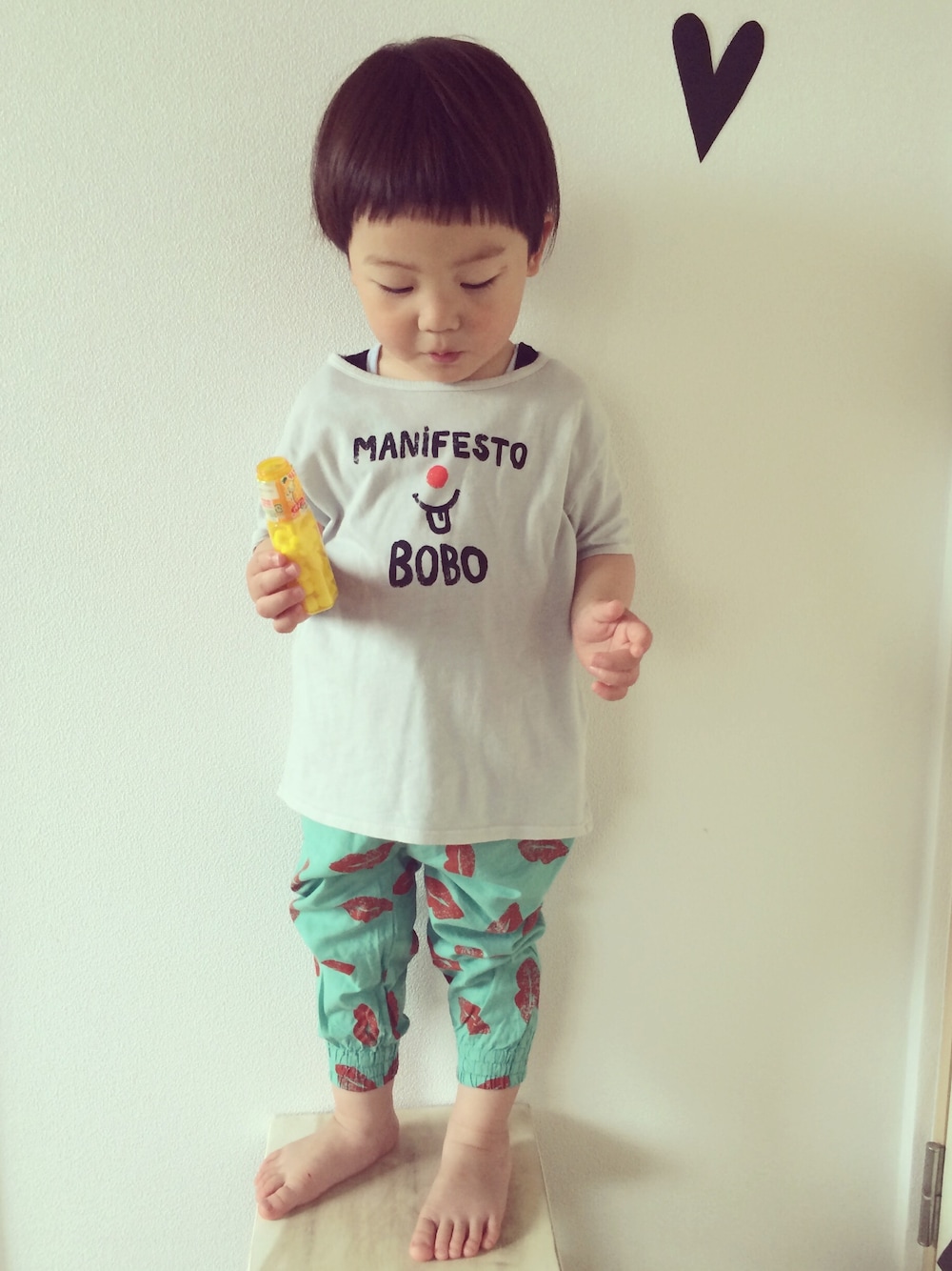 「kids、bobochoses」｜「アイテム名不明（つなぎ/オールインワン、ブラウン系）」を使った、eightmaaanさん（キッズ・90cm）の春コーディネートの1枚目の写真