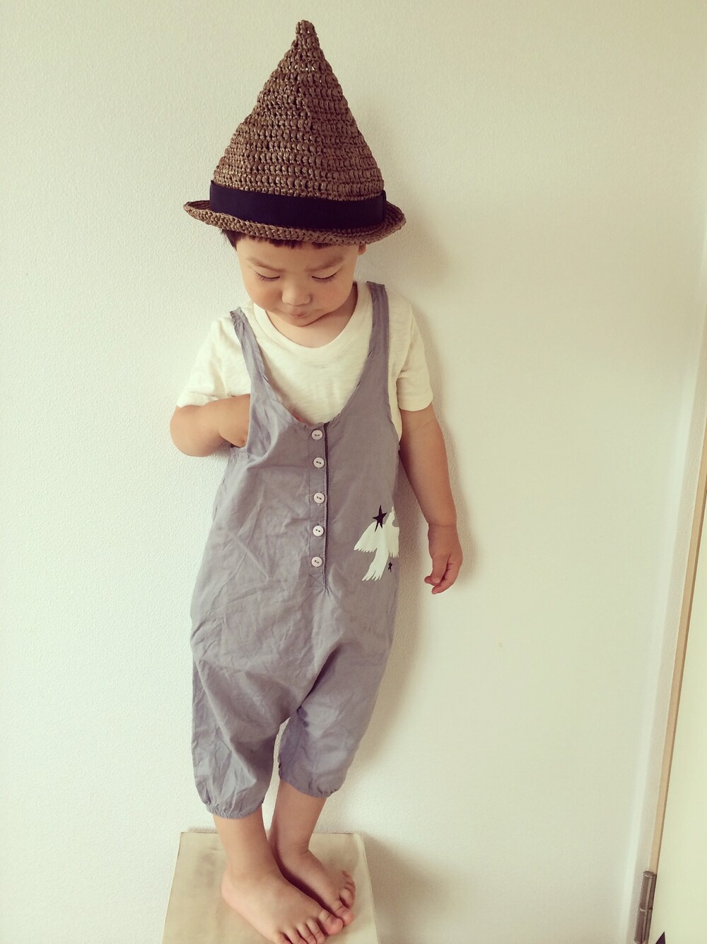 「サロペット、UNIQLO、bobochoses、むぎわら帽子、BOBO CHOSES」｜「アイテム名不明（つなぎ/オールインワン、ブラウン系）」を使った、eightmaaanさん（キッズ・90cm）の夏コーディネートの1枚目の写真