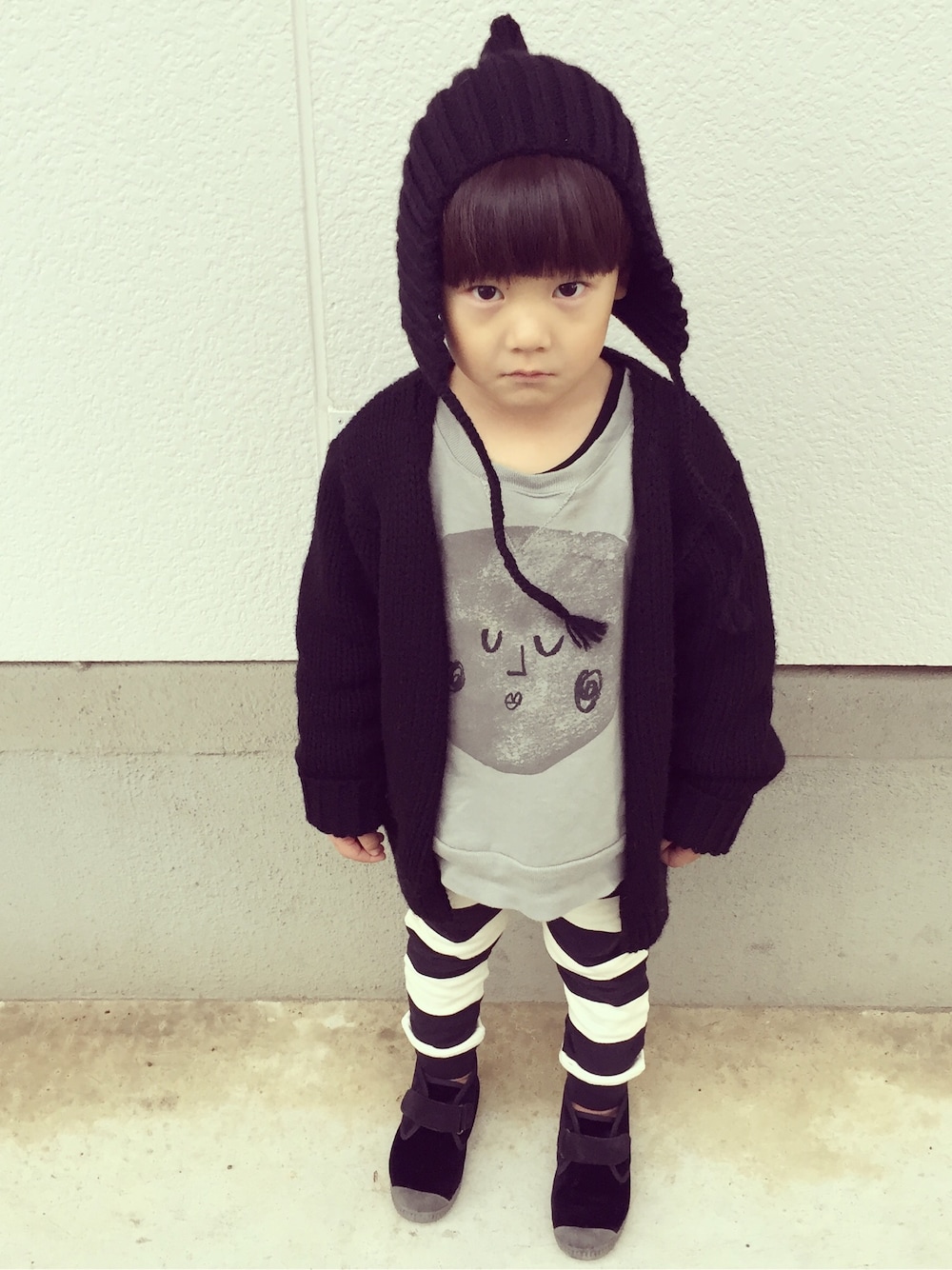 「kids、4歳、maarook、ニットカーディガン、bobochoses、mingo」｜「maarookの裏毛ボーダーサルエルパンツ（その他パンツ、ブラック系）」を使った、eightmaaanさん（キッズ・100cm）の秋コーディネートの1枚目の写真