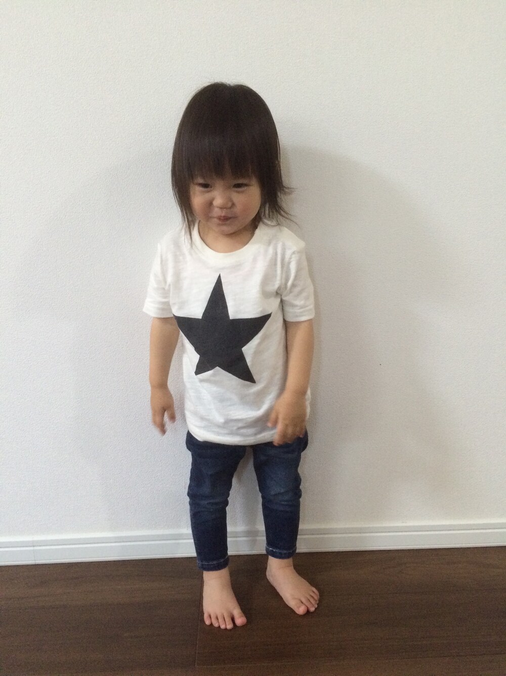 「STAR」｜「ZARAのアイテム（Tシャツ/カットソー、ホワイト系）」を使った、atomさん（キッズ・90cm）の春コーディネートの1枚目の写真