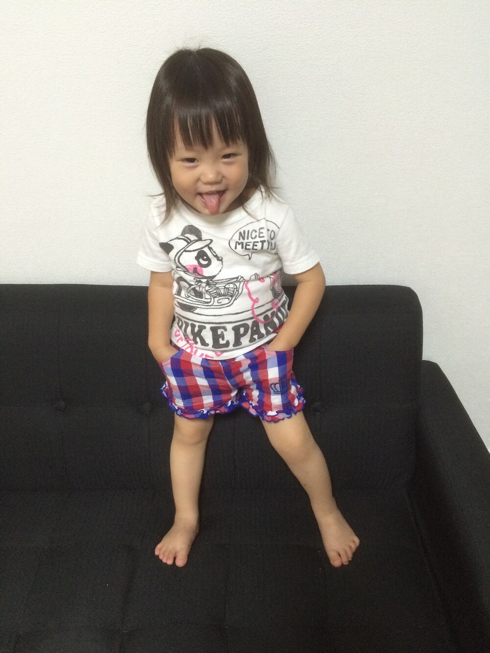 「あっかんべー、ポッケに手入れ入れ♡」｜「Love Revolutionのアイテム（Tシャツ/カットソー、ホワイト系）」を使った、atomさん（キッズ・90cm）の夏コーディネートの1枚目の写真