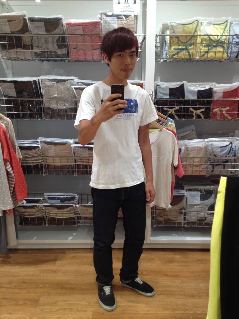 「Taiwan、miaoli、UNIQLO」｜「Targetのアイテム（Tシャツ/カットソー、ホワイト系）」を使った、AudricHsuさん（メンズ・179cm）の夏コーディネートの1枚目の写真