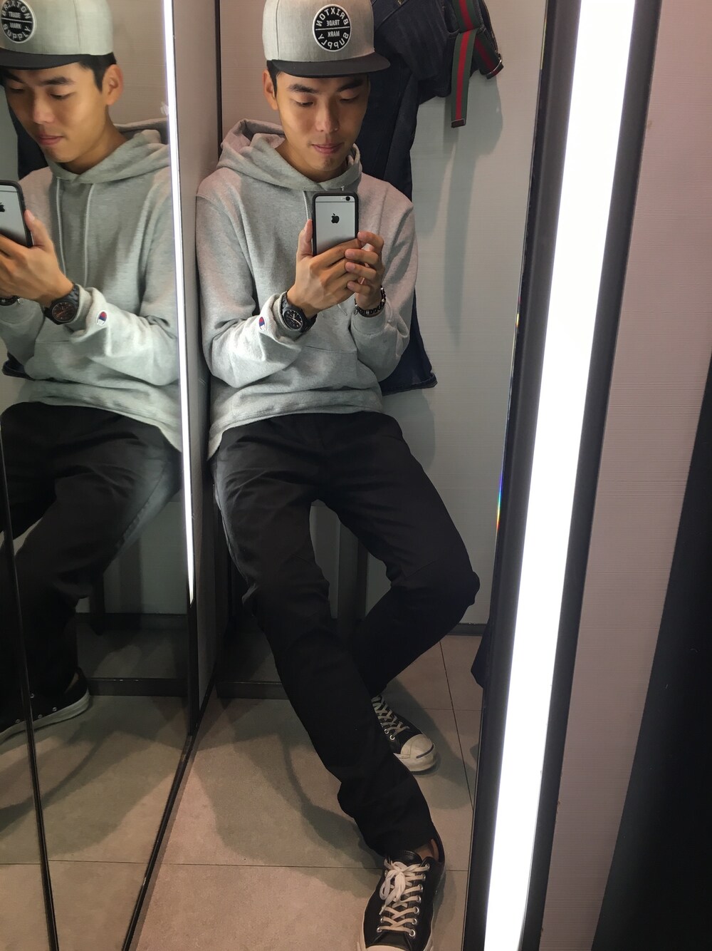 「Taiwan、TAIPEI、men、converse、ZARA、Champion」｜「ZARAのアイテム（その他パンツ、ブラック系）」を使った、AudricHsuさん（メンズ・179cm）の秋コーディネートの1枚目の写真