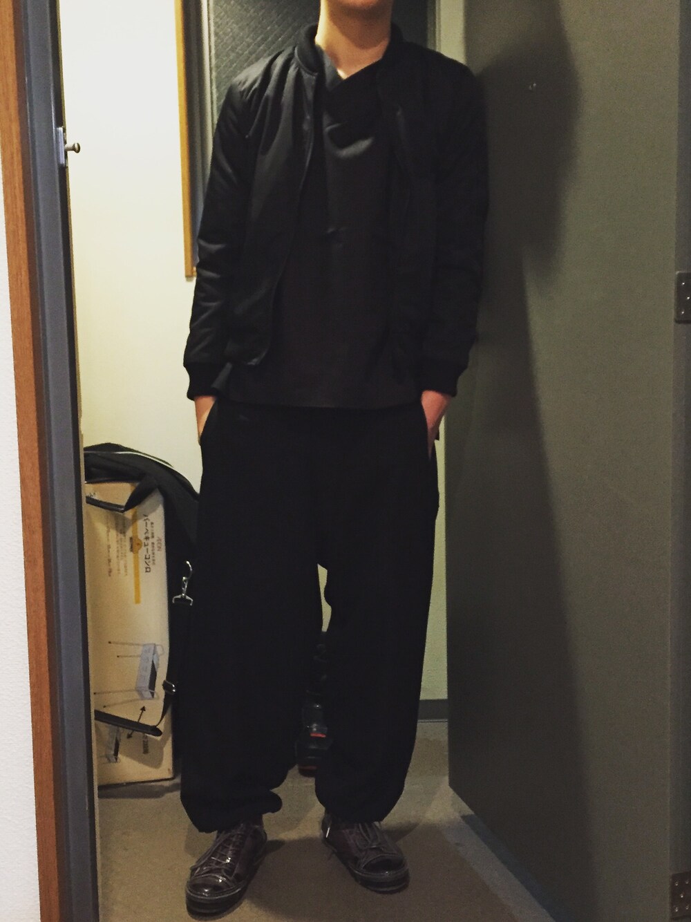 「MYNE、MIHARAYASUHIRO、yohjiyamamoto、ブラック、UNDER COVER、秋元梢、neoyankee、MA-1、かきを」｜「LHPのアイテム（ナイロンジャケット、ブラック系）」を使った、KJUNさん（メンズ・184cm）の冬コーディネートの1枚目の写真