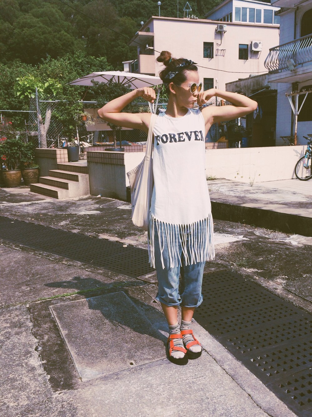 「Hong Kong、WOMEN、sheepdeskstyle、sheep_ootd、タンクトップ、summer、fringe、BEAMS、teva」｜「UNKNOWN.のBohemia fringeeee（タンクトップ、ホワイト系）」を使った、yoyeung さん（レディース・165cm）の夏コーディネートの1枚目の写真