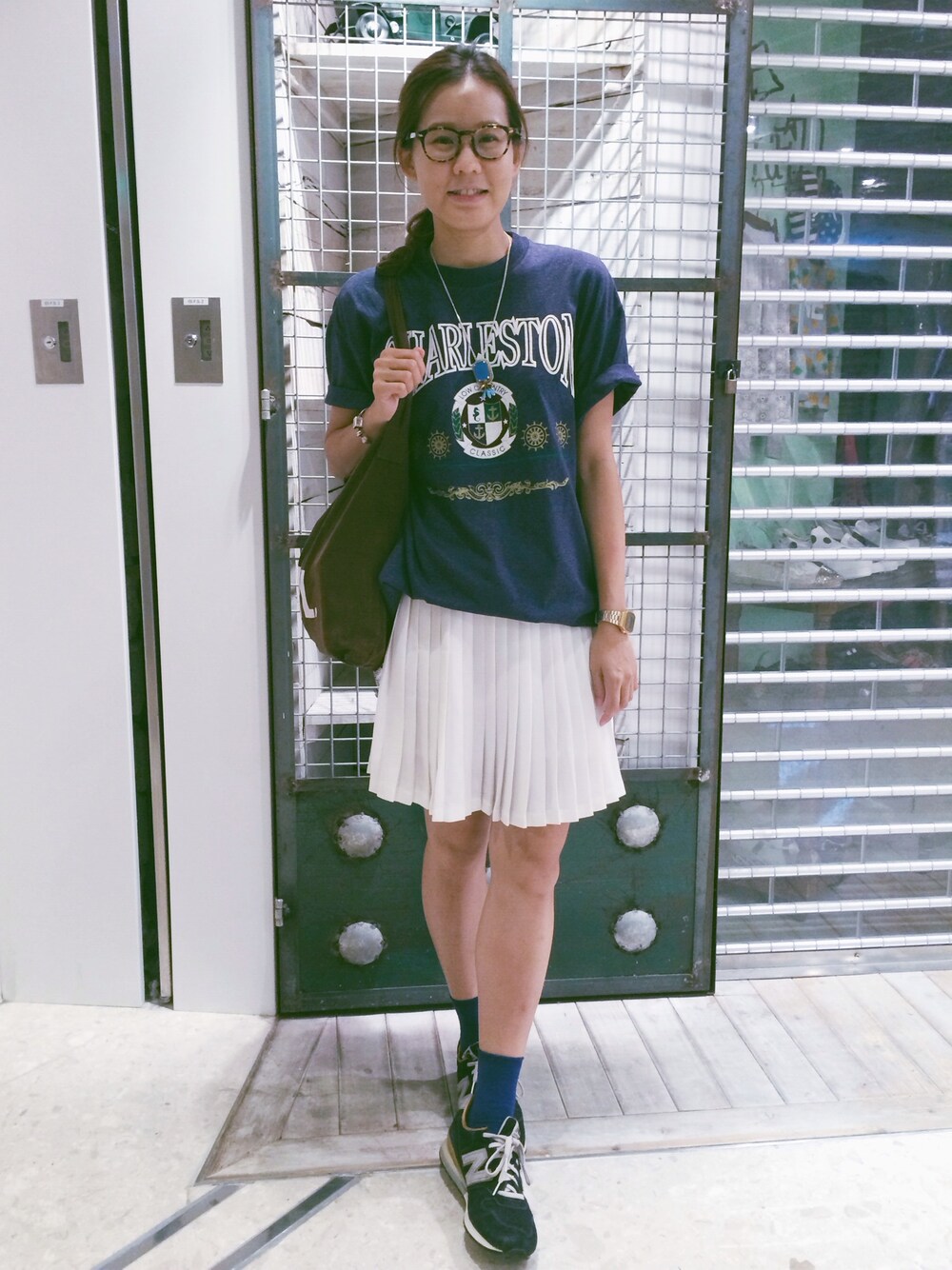 「sheepdeskstyle、sheep_ootd、hkgirl、Hong Kong、WOMEN、青×白、ペンシルスカート、vintage」｜「UNKNOWN.のVintage tee Charleston（Tシャツ/カットソー、ブルー系）」を使った、yoyeung さん（レディース・165cm）の夏コーディネートの1枚目の写真