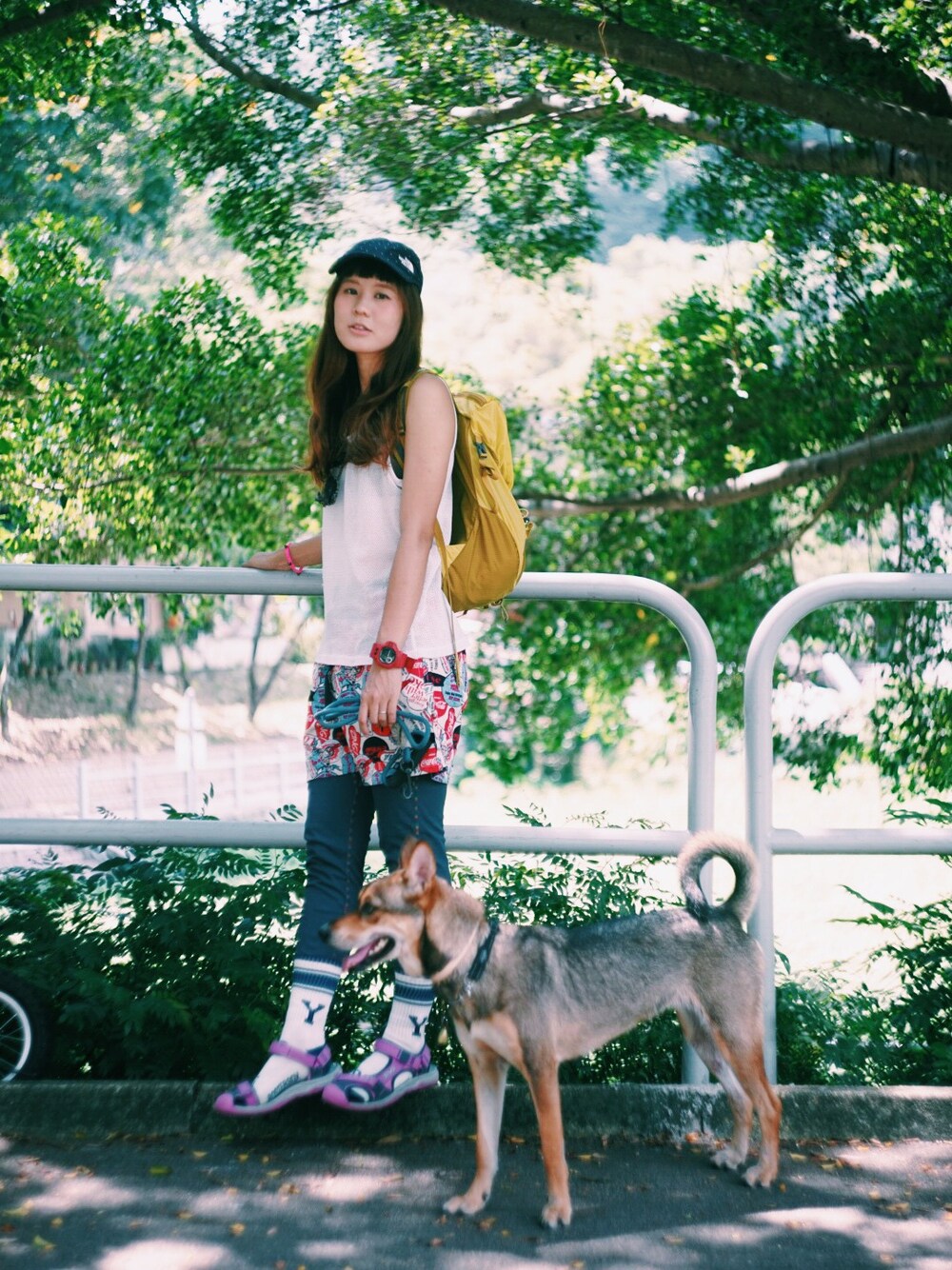 「summer、sheepdeskstyle、mountaingirl、WILDTHINGS、vintage」｜「BEAVERのWILD THINGS/ワイルドシングス　Coca-Cola Climbing Shorts Women's　(575)（その他パンツ、ベージュ系）」を使った、yoyeung さん（レディース・165cm）の夏コーディネートの1枚目の写真