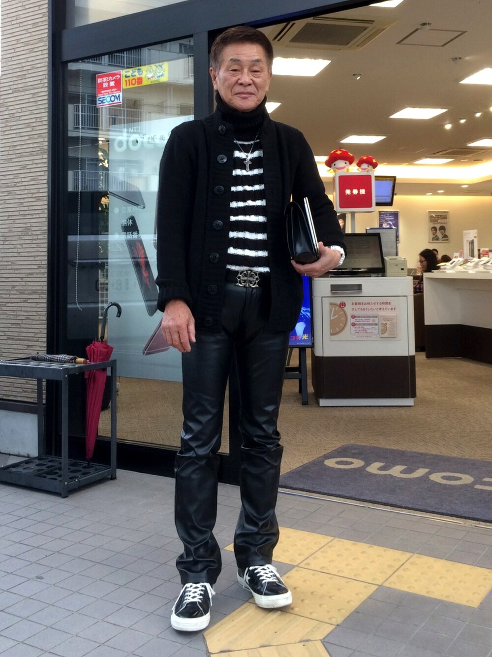 「ハイゲージのアイテム（カーディガン/ボレロ、ブラック系）」を使った、K-Kenji⚾️さん（メンズ・174cm）の冬コーディネートの1枚目の写真