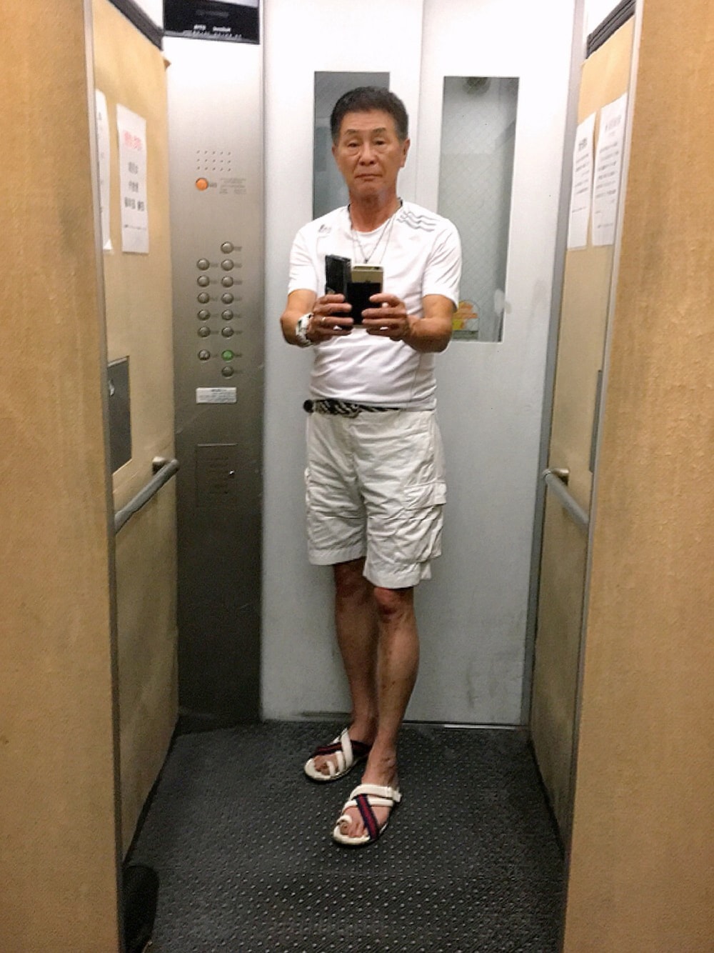 「フィットネス」｜「ikkaのコットン×リネンバックツイルカーゴショーツ（その他パンツ、ホワイト系）」を使った、K-Kenji⚾️さん（メンズ・174cm）の夏コーディネートの1枚目の写真