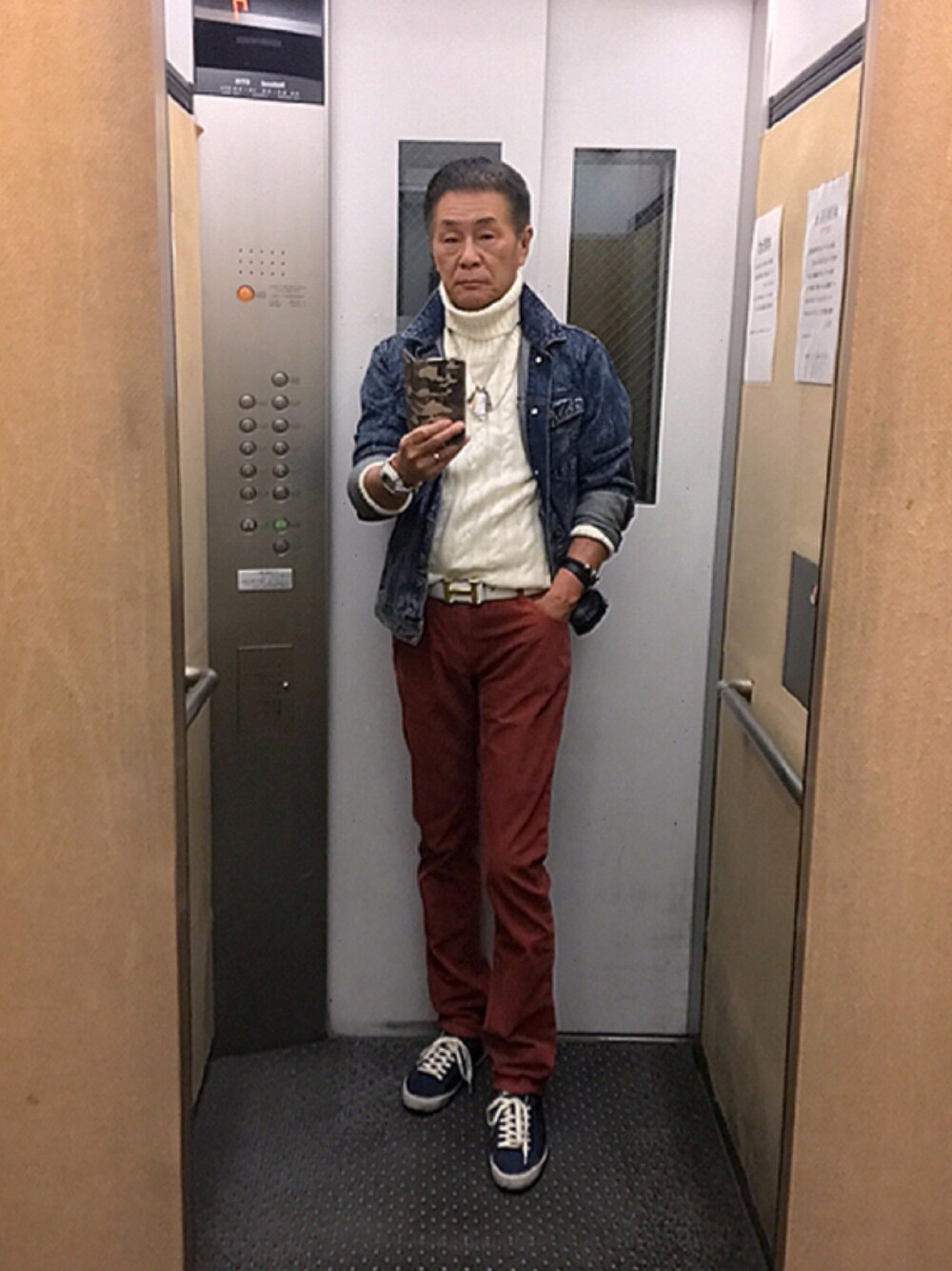 「コーデュロイ」｜「Reignの🇮🇹伊 コーデュロイカラーパンツ（その他パンツ、レッド系）」を使った、K-Kenji⚾️さん（メンズ・174cm）の秋コーディネートの1枚目の写真