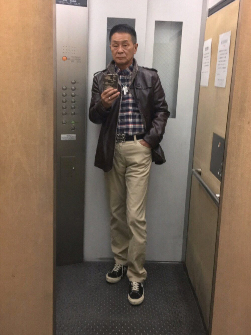 「ライダースジャケット、コーデュロイパンツ」｜「BAODI CHENGのアイテム（ライダースジャケット、ブラウン系）」を使った、K-Kenji⚾️さん（メンズ・174cm）の秋コーディネートの1枚目の写真