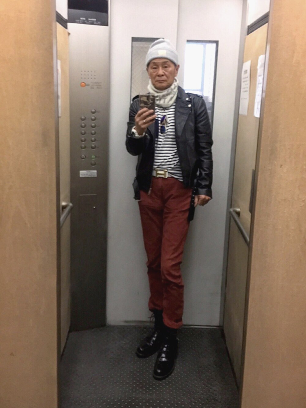 「ライダースジャケット」｜「Reignの🇮🇹伊 コーデュロイカラーパンツ（その他パンツ、レッド系）」を使った、K-Kenji⚾️さん（メンズ・174cm）の秋コーディネートの1枚目の写真