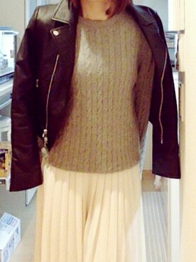 「UNIQLO（ユニクロ）のアイテム（ニット/セーター、グレー系）」を使った、Charoさん（レディース・170cm）の春コーディネート