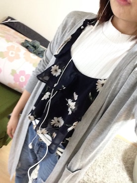 「LOWRYS FARM（ローリーズファーム）のアイテム（Tシャツ/カットソー、ホワイト系）」を使った、Charoさん（レディース・170cm）の春コーディネート