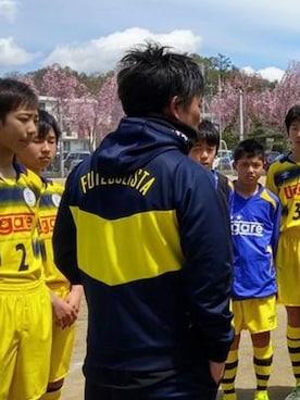 「サッカー」｜「アイテム（その他トップス）」を使った、yoshitomoさん（メンズ・171cm）の春コーディネート