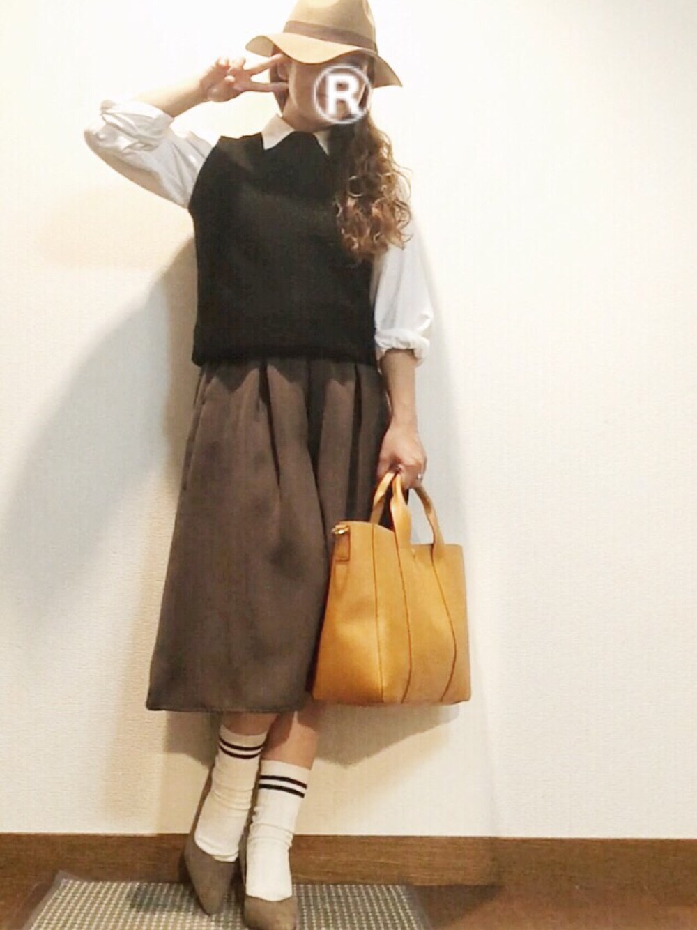 「ガウチョパンツ、カーキ、ニットベスト、シャツスタイル、フェルトハット、靴下×パンプス、ラインソックス、秋のコーデ、チビーズ✳︎、ラブ＆ピース2015」｜「WEGOのWEGO/ フェルトツバ広ハット （ハット、イエロー系）」を使った、Rさん（レディース・152cm）の秋コーディネートの1枚目の写真