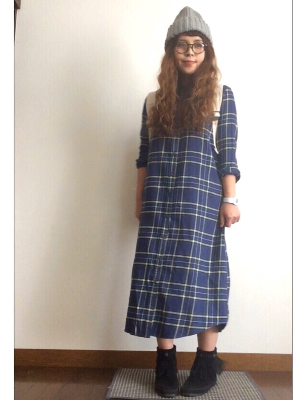 「チェックシャツ、シャツワンピ、秋服、ニット帽、リュック、チビーズ✳︎、カジュアルコーデ、プチプラ、GU、ダテメガネ」｜「GUのアイテム（ニットキャップ/ビーニー、ブラック系）」を使った、Rさん（レディース・152cm）の秋コーディネートの1枚目の写真