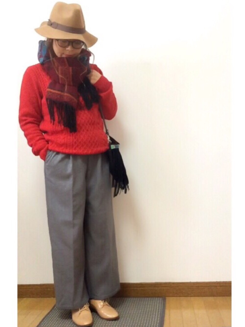 「冬、チビーズ✳︎、大晦日、来年もよろしくお願いします、UNIQLO、プチプラ、シンプル、ゆるコーデ、フェルトハット、メンズライク」｜「WEGOのWEGO/ フェルトツバ広ハット （ハット、イエロー系）」を使った、Rさん（レディース・152cm）の冬コーディネートの1枚目の写真