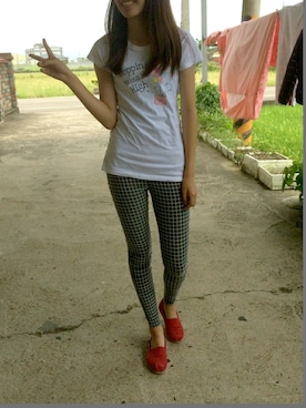 「TOMS（トムス）のtoms red canvas（モカシン/デッキシューズ、レッド系）」を使った、Zoey💕さん（レディース・168cm）の夏コーディネート