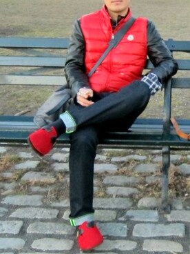 「MONCLER（モンクレール）のアイテム（ジャケット/アウター、レッド系）」を使った、Hamamoto Keitaさん（メンズ・180cm）の冬コーディネート