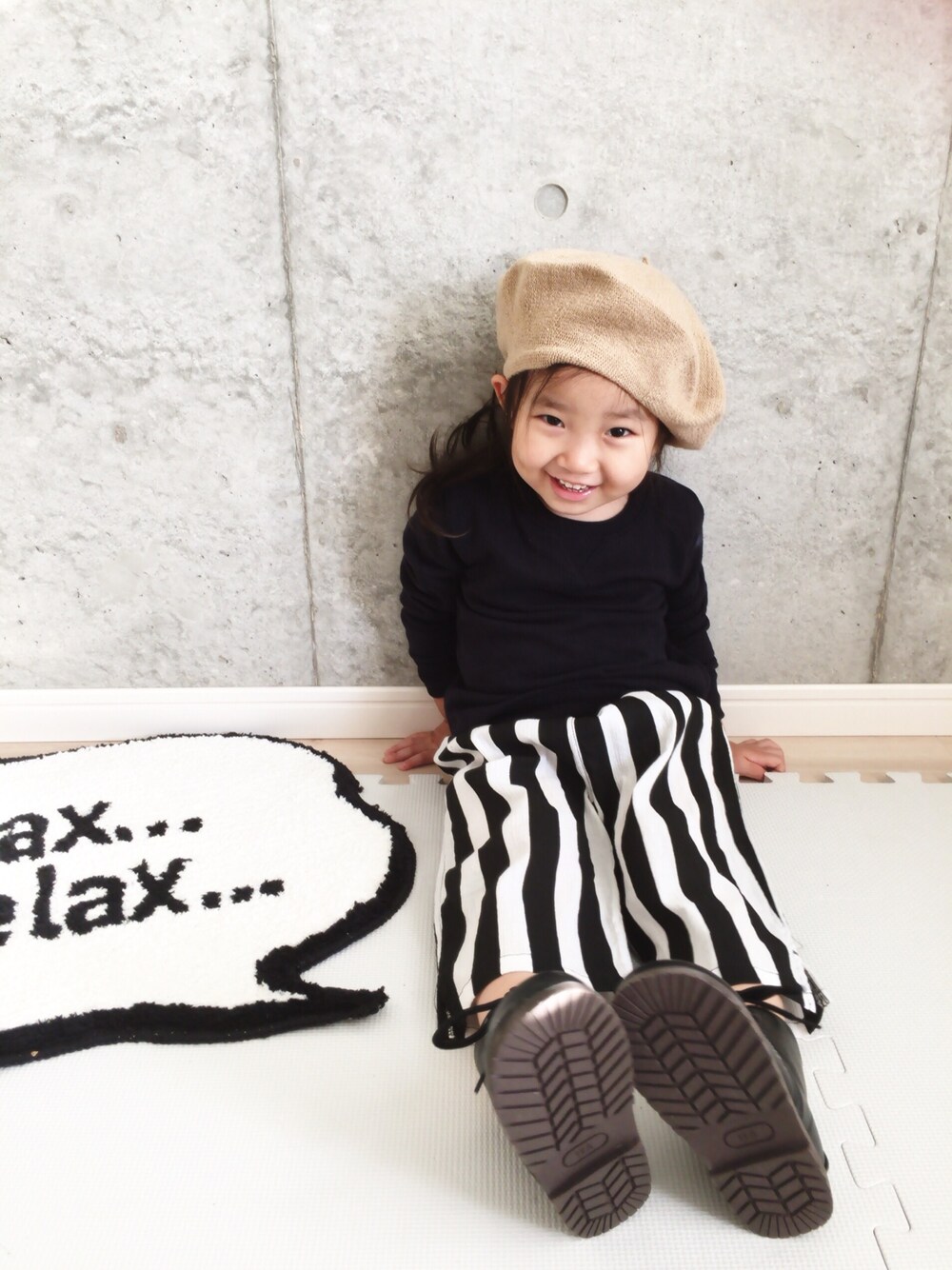 「キッズコーデ、キッズファッション、kids、プチプラ、ガウチョパンツ、おんなのこ、シンプル、キッズ、ストライプ」｜「無印良品のアイテム（その他トップス、ブラック系）」を使った、yuaさん（キッズ・100cm）の秋コーディネートの1枚目の写真