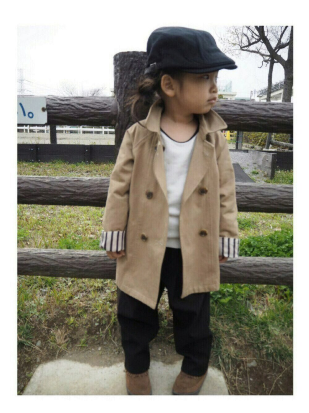 「キッズコーデ、キッズファッション、kids、3歳、おんなのこ、プチプラ、トレンチコート、韓国子供服」｜「GLOBAL WORKの【キッズ】トレンチコート/15FW/566257（トレンチコート、ベージュ系）」を使った、yuaさん（キッズ・90cm）の春コーディネートの1枚目の写真