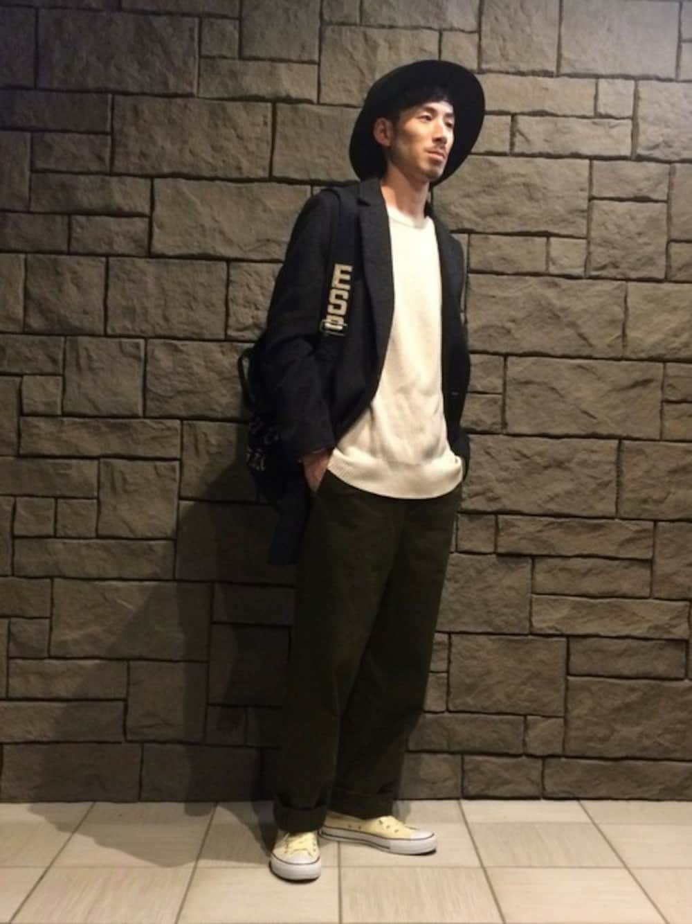 「ブラック、チェスター、ワイドパンツ、WACKO MARIA 、オールスター、ツバ広ハット」｜「MORGAN HOMMEのバジェットチェスターコート（チェスターコート、ブラック系）」を使った、tsuru0913さん（メンズ・169cm）の秋コーディネートの1枚目の写真