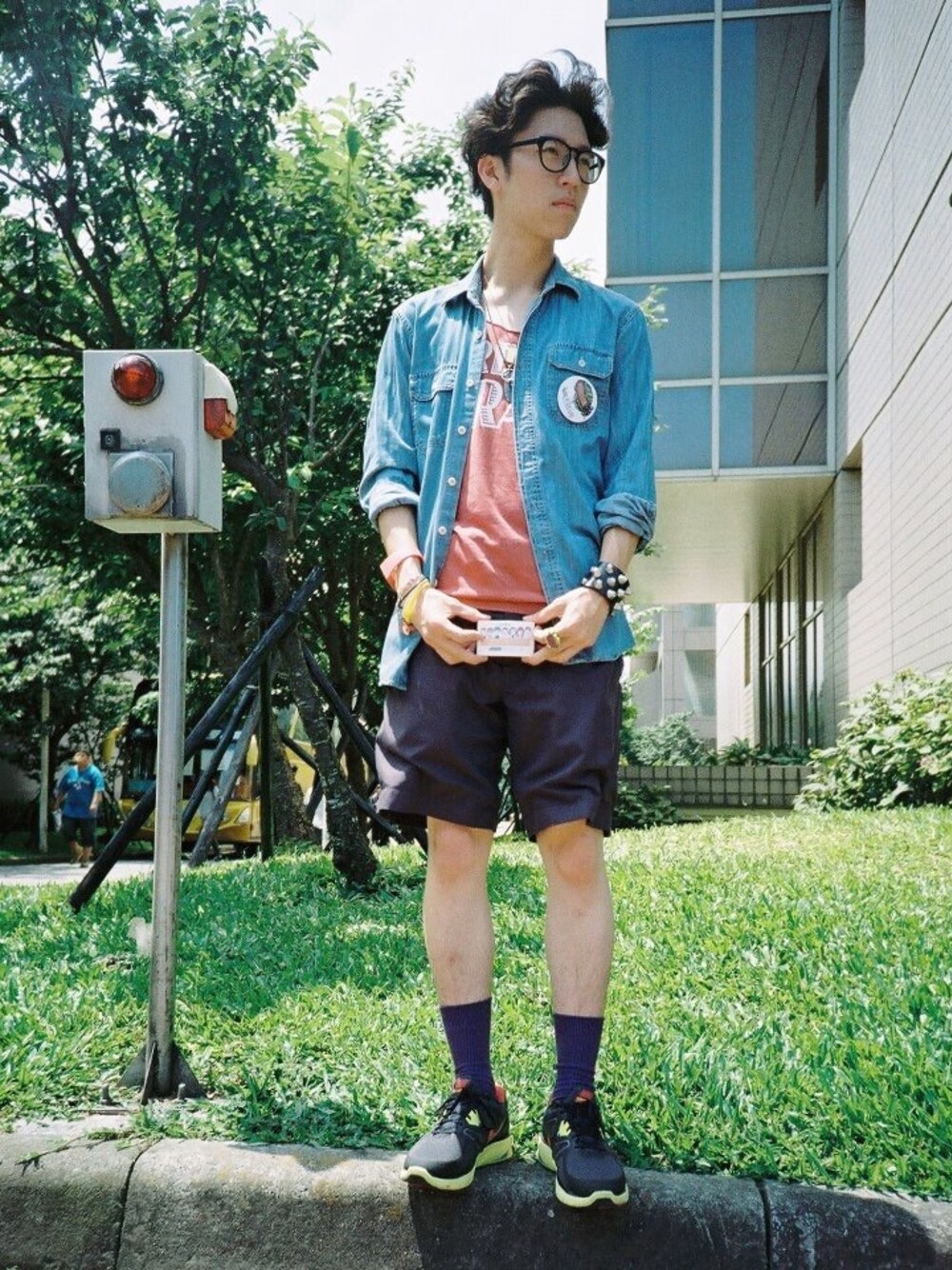 「victorinox、UNIQLO、NIKE、digit band、retrostone、Chaos、Lunarglide、Focus、PCCU」｜「UNIQLOのアイテム（シャツ/ブラウス、ブルー系）」を使った、SunnySashaSunさん（メンズ・175cm）の秋コーディネートの1枚目の写真