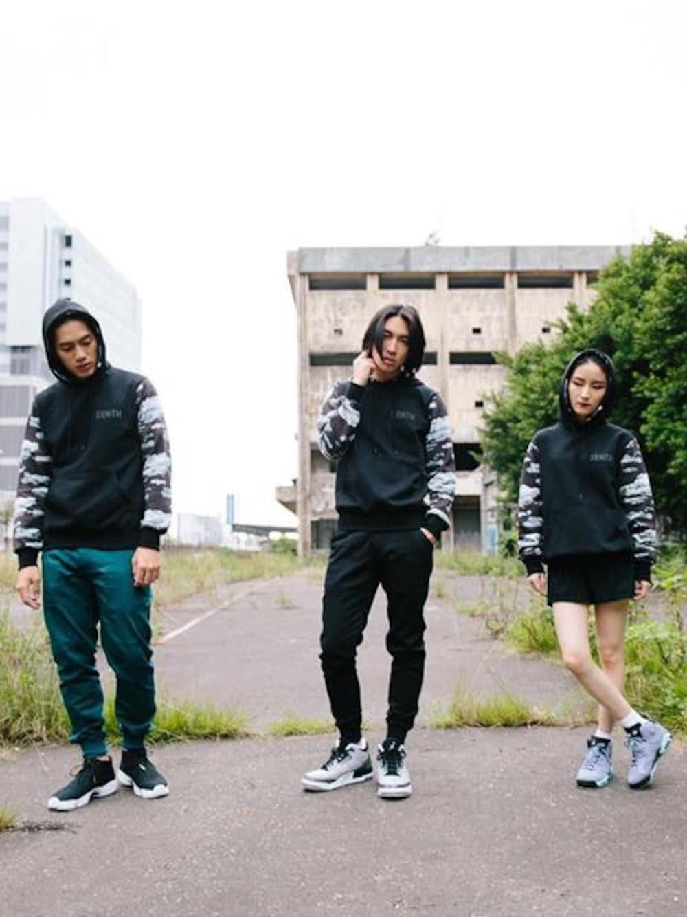 「dream team、PUBLISH、AJ3、Jordan、NIKE」｜「dream teamのアイテム（その他トップス、ブラック系）」を使った、SunnySashaSunさん（メンズ・175cm）の冬コーディネートの1枚目の写真