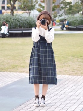 「カメラ女子」｜「アイテム（スウェット）」を使った、EMiさん（レディース・153cm）の秋コーディネート