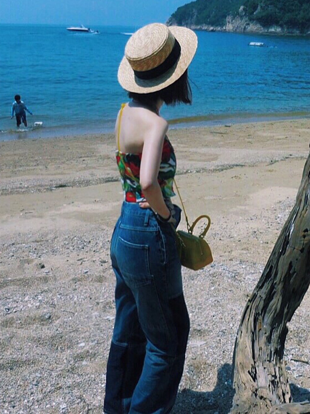 「海、海コーデ、海スタイル」｜「MOUSSYのPatching roll up denim（デニムパンツ、ブルー系）」を使った、ゆうこさん（レディース・160cm）の夏コーディネートの1枚目の写真