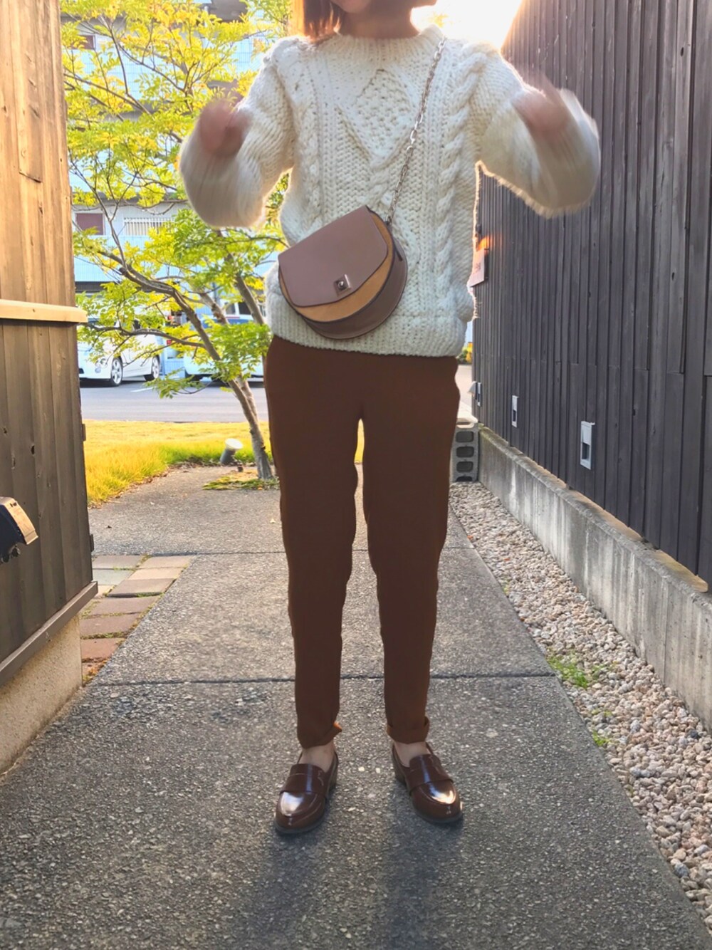 「ビームス、手編みニット、手編み、ケーブル、厚手ニット」｜「BEAMS BOYのBEAMS BOY / ハンドニット アラン クルーネック（ニット/セーター、ベージュ系）」を使った、ゆうこさん（レディース・160cm）の冬コーディネートの1枚目の写真