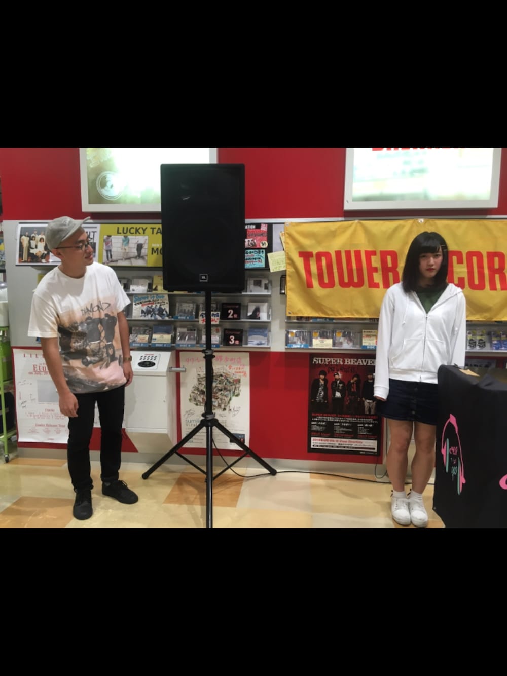 「Raised By Wolvesのアイテム（キャップ、グレー系）」を使った、クリスさん（メンズ・175cm）の冬コーディネートの1枚目の写真