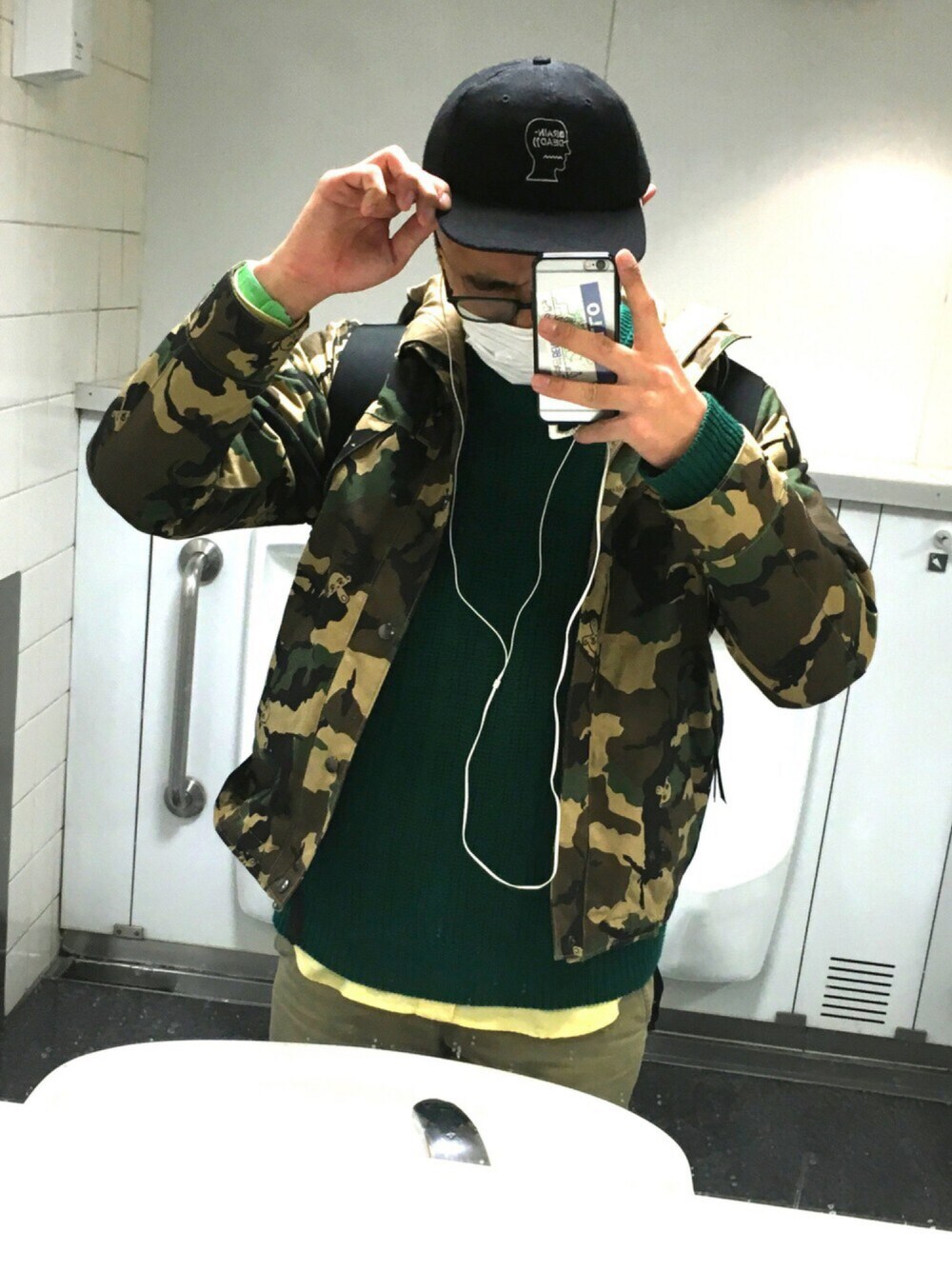 「st. johns bayのアイテム（ニット/セーター、グリーン系）」を使った、クリスさん（メンズ・175cm）の春コーディネートの1枚目の写真