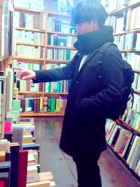 「LIMI feu（リミフゥ）のアイテム（マフラー、ブラック系）」を使った、タピオカミルクさん（メンズ・180cm）の春コーディネート