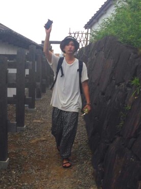 「COMME des GARCONS（コムデギャルソン）のアイテム（Tシャツ/カットソー、ホワイト系）」を使った、タピオカミルクさん（メンズ・180cm）の春コーディネート