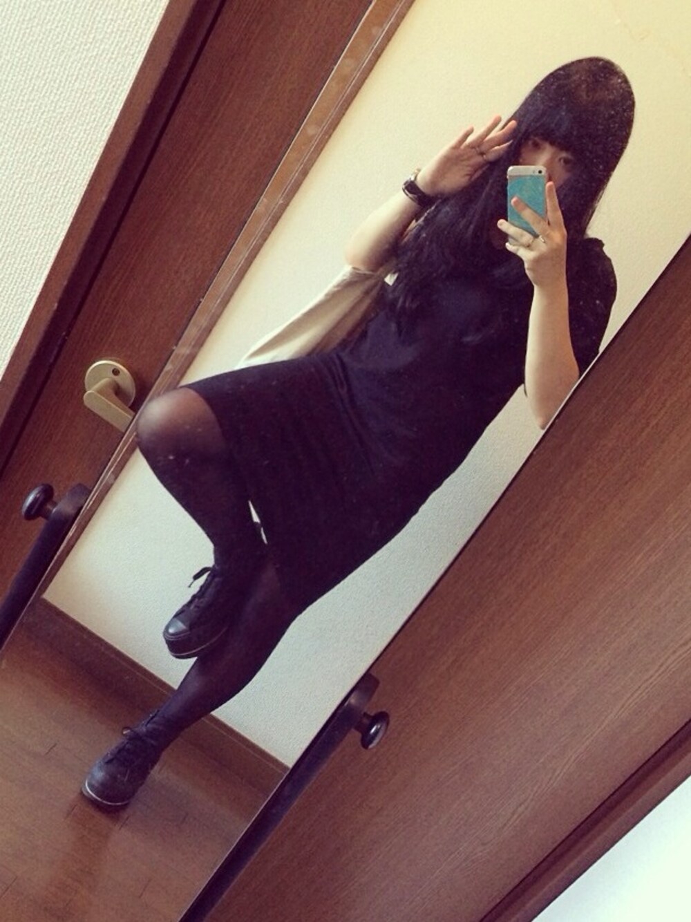 「diddlediddleのアイテム（ワンピース、ブラック系）」を使った、あおきさん（レディース・163cm）の秋コーディネートの1枚目の写真