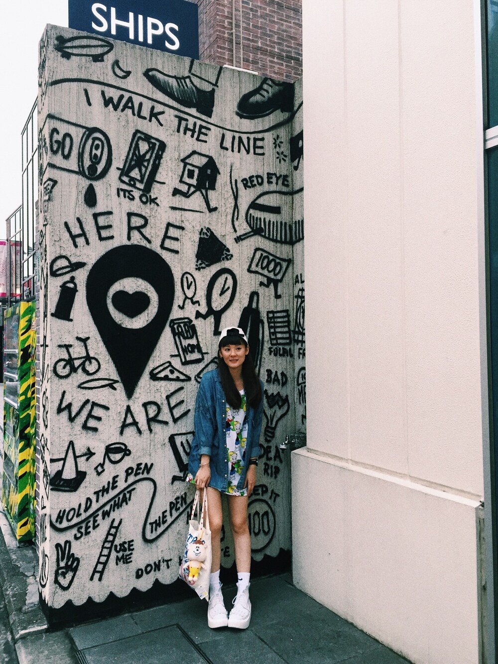 「holiday、Japan、hkgirl、idunknowwhatisfashion」｜「JOYRICHのアイテム（チュニック、ホワイト系）」を使った、Kiannbooさん（レディース・163cm）の秋コーディネートの1枚目の写真