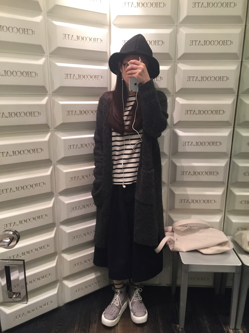 「BELLY BUTTON、ootd、852、daily look、stripe、oversize」｜「BellyButtonのアイテム（ブーツ、グレー系）」を使った、Kiannbooさん（レディース・163cm）の冬コーディネートの1枚目の写真