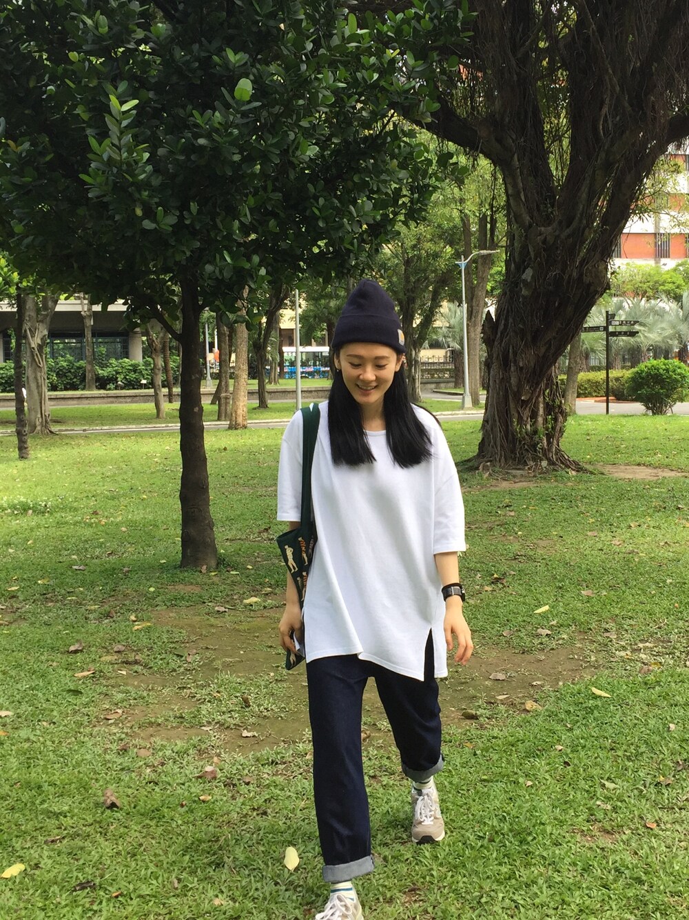 「ootd、STYLE、oversize、override 、plain-me、Taiwan」｜「oppotaiwanのアイテム（Tシャツ/カットソー、ホワイト系）」を使った、Kiannbooさん（レディース・163cm）の春コーディネートの1枚目の写真