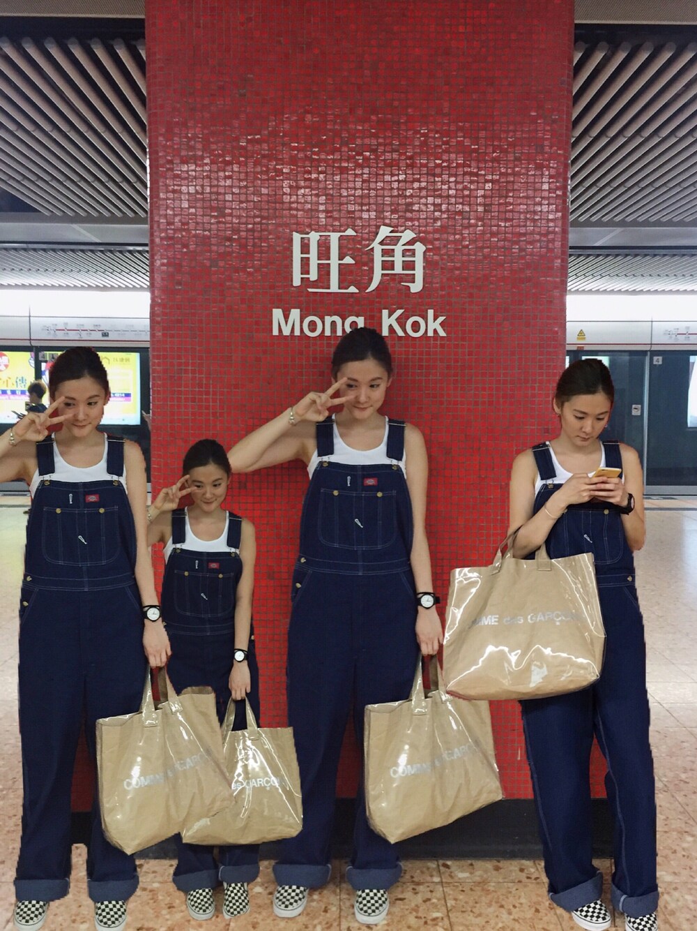「denim、blue、boyish、overall、hkgirl、daily look」｜「Dickiesのアイテム（サロペット/オーバーオール、ブルー系）」を使った、Kiannbooさん（レディース・163cm）の夏コーディネートの1枚目の写真
