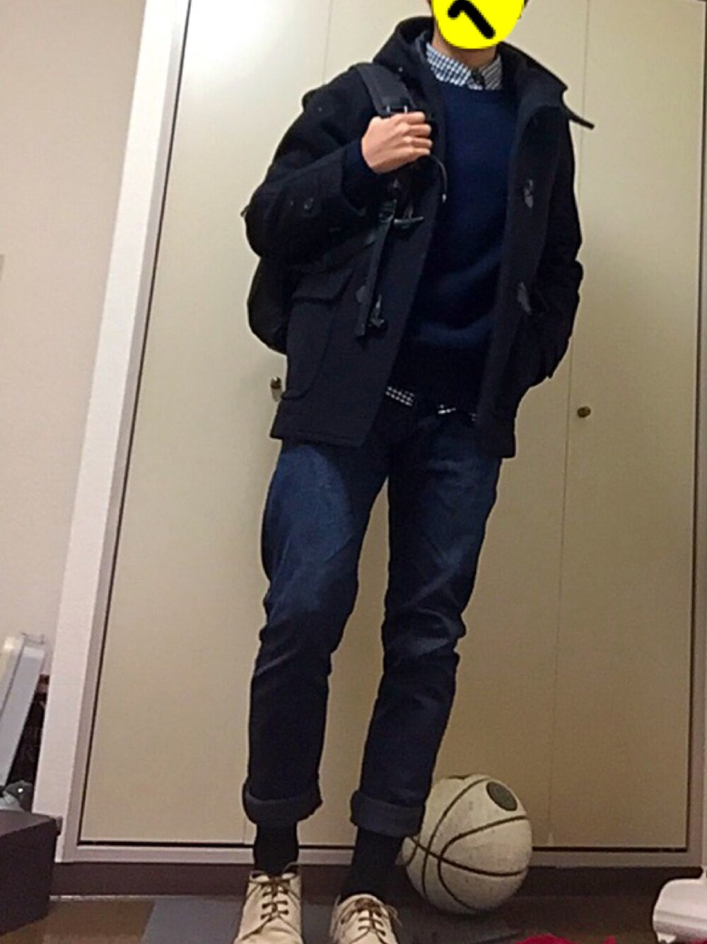 「BEAMSの□BEAMS / BASIC MELTON DUFFLE（ダッフルコート、ブラック系）」を使った、lobさん（メンズ・182cm）の冬コーディネートの1枚目の写真