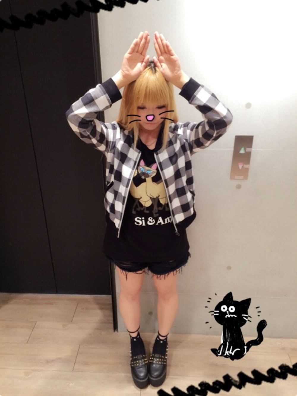 「黒、ディズニー、キャラT、にゃんこ、パニカム」｜「パニカムのサイ＆アムTシャツ（Tシャツ/カットソー、ブラック系）」を使った、もぇこ＊さん（レディース・157cm）の春コーディネートの1枚目の写真