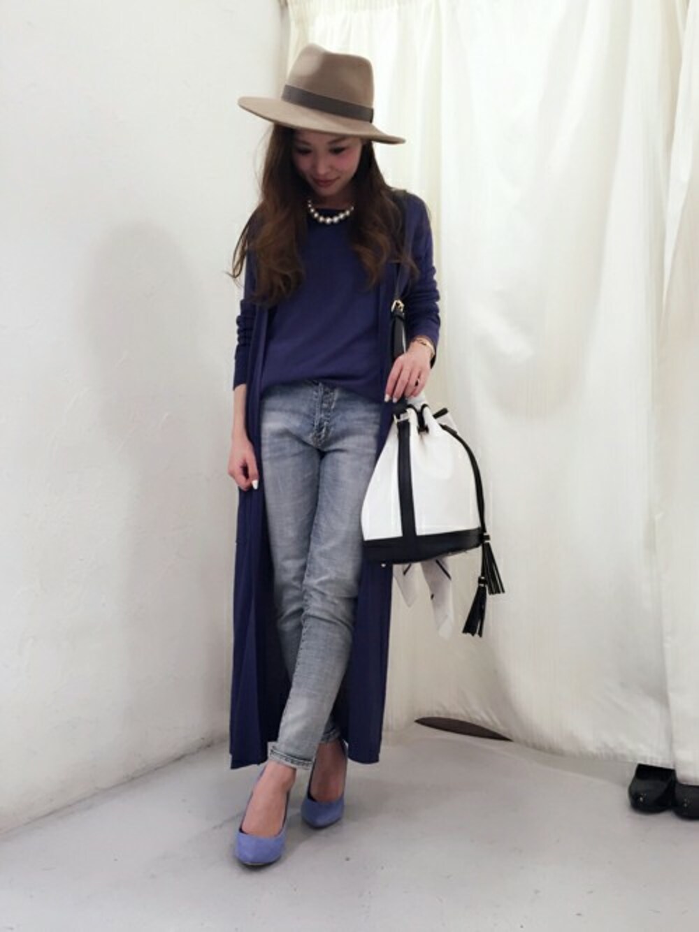 「カーディガン、プルオーバー、マニッシュ、クロップドパンツ、hat、スキニーデニム、ドロシーズ(DRWCYS)、DRWCYS、大人シック、フェイクレイヤード」｜「DRWCYSのフェイクレイヤード ガウントップス（その他トップス、ブルー系）」を使った、reyさん（レディース・147cm）の冬コーディネートの1枚目の写真